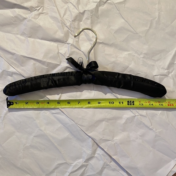 3 satin-covered padded hangers for sweaters and lingerie - Picture 3 of 3